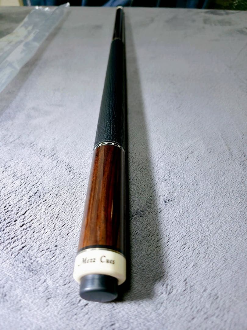 Mezz Cues ビリヤードキュー キャップ付き