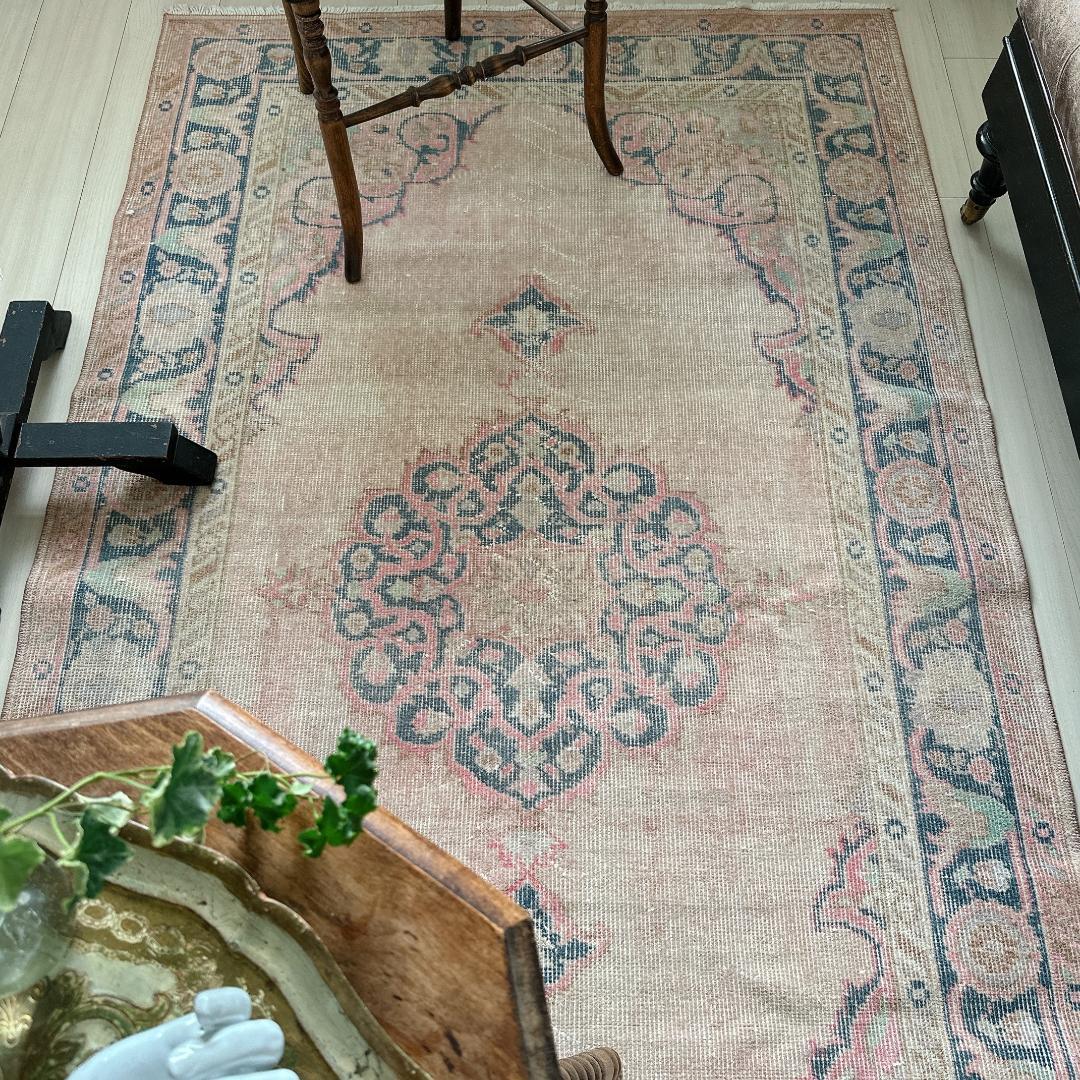 トルコヴィンテージラグ A63 高級 レア ピンク ベージュ ネイビー ミント