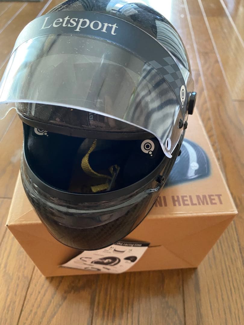 フルカーボン製　ヘルメット模型