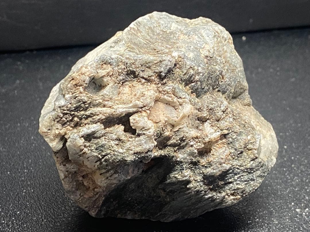 ザギ水晶　ザギマウンテンクォーツ リーベカイト　エジリン　228g