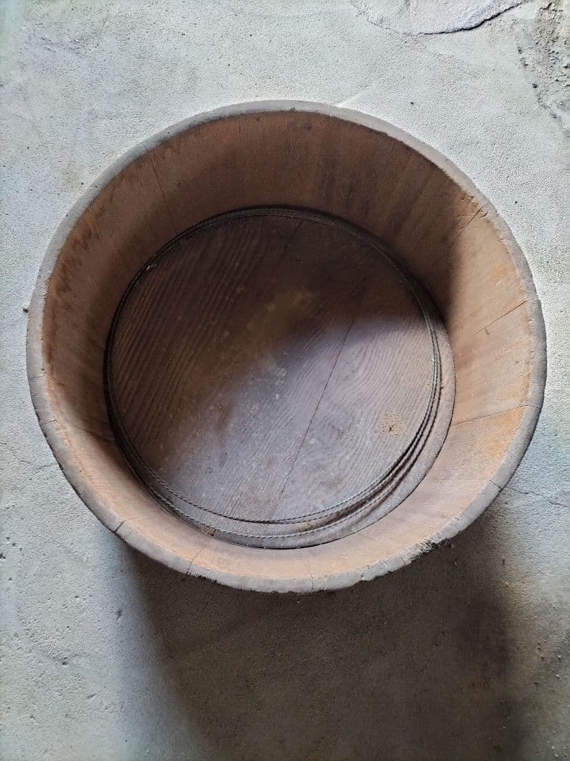 送料込み　レトロ巨大桶　商品説明必読を