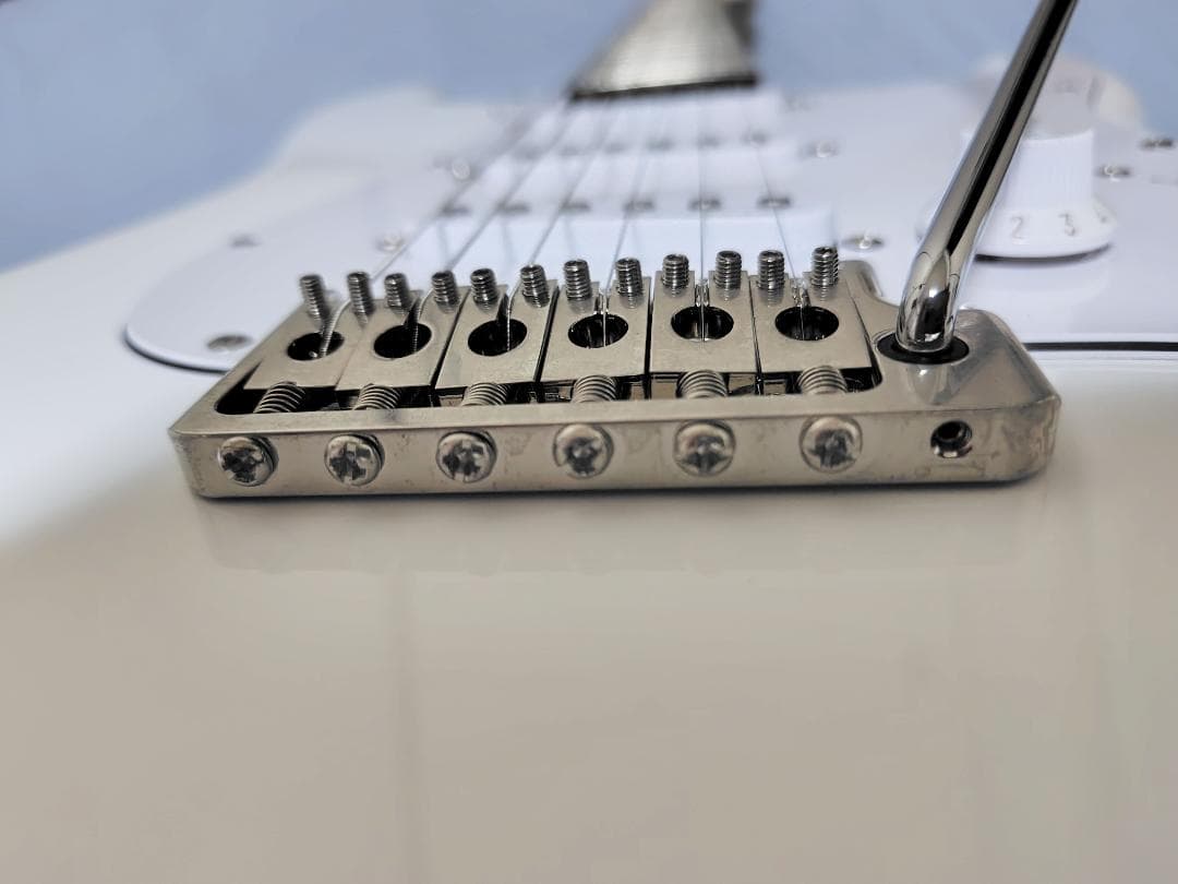 ★ストラトタイプ エレキギター クリームホワイト