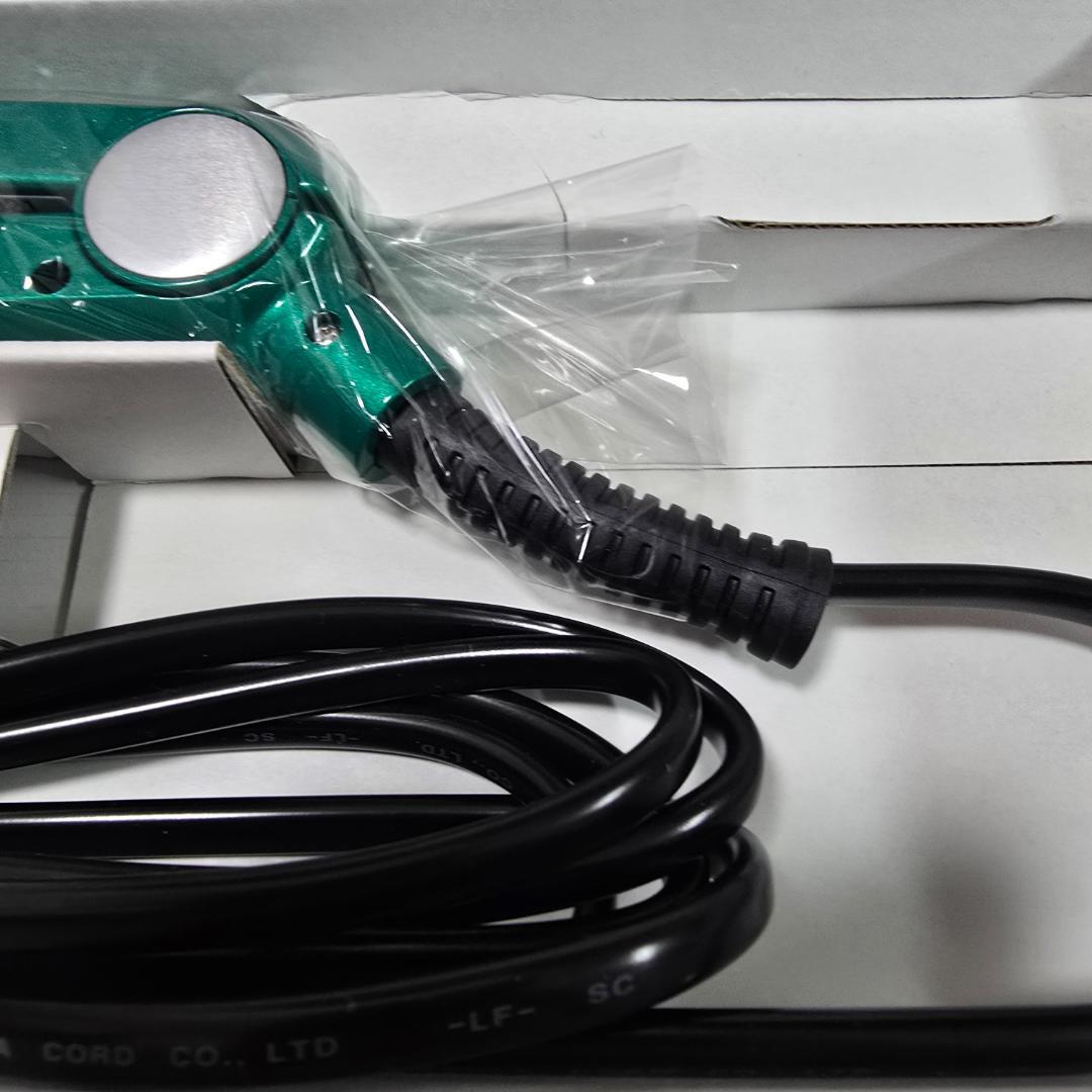 ★サニープレイス 新品未使用11月購入　MGプラチナ輝髪アイロン（グリーン）