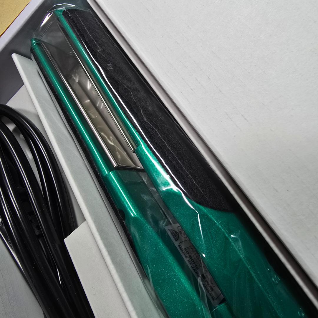 ★サニープレイス 新品未使用11月購入　MGプラチナ輝髪アイロン（グリーン）