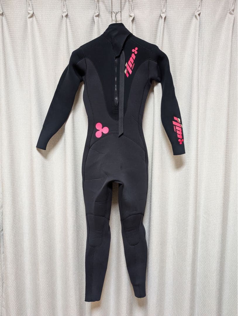 The RLM Rubber(アールエルエム)3mmフルスーツ レディースMS