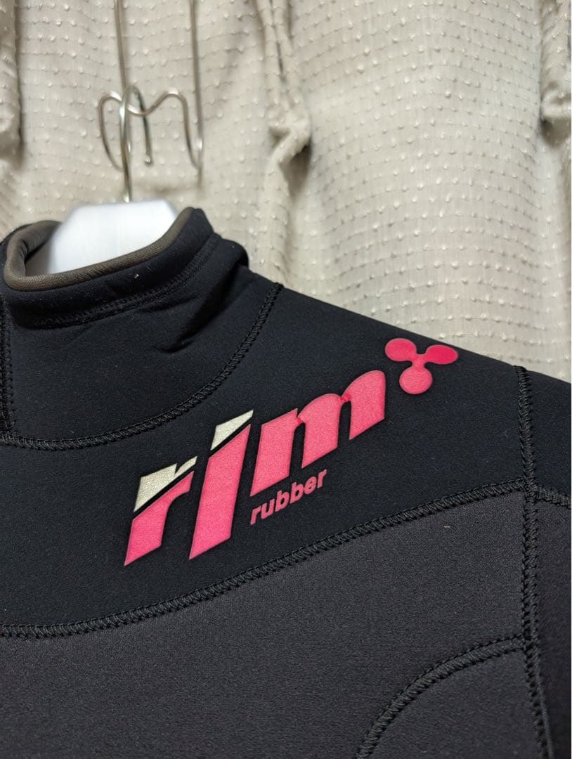 The RLM Rubber(アールエルエム)3mmフルスーツ レディースMS