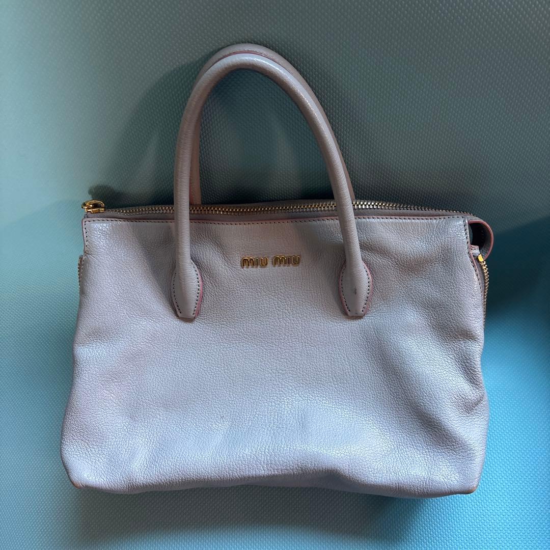 Miu Miu ライトグレー ハンドバッグ