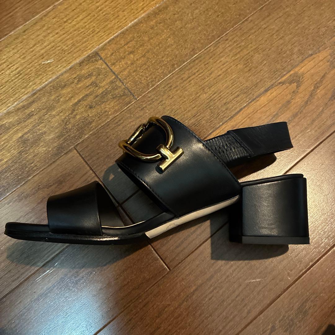【大幅値下げ】TOD'S ブラックサンダル ヒール付き　ほぼ新品