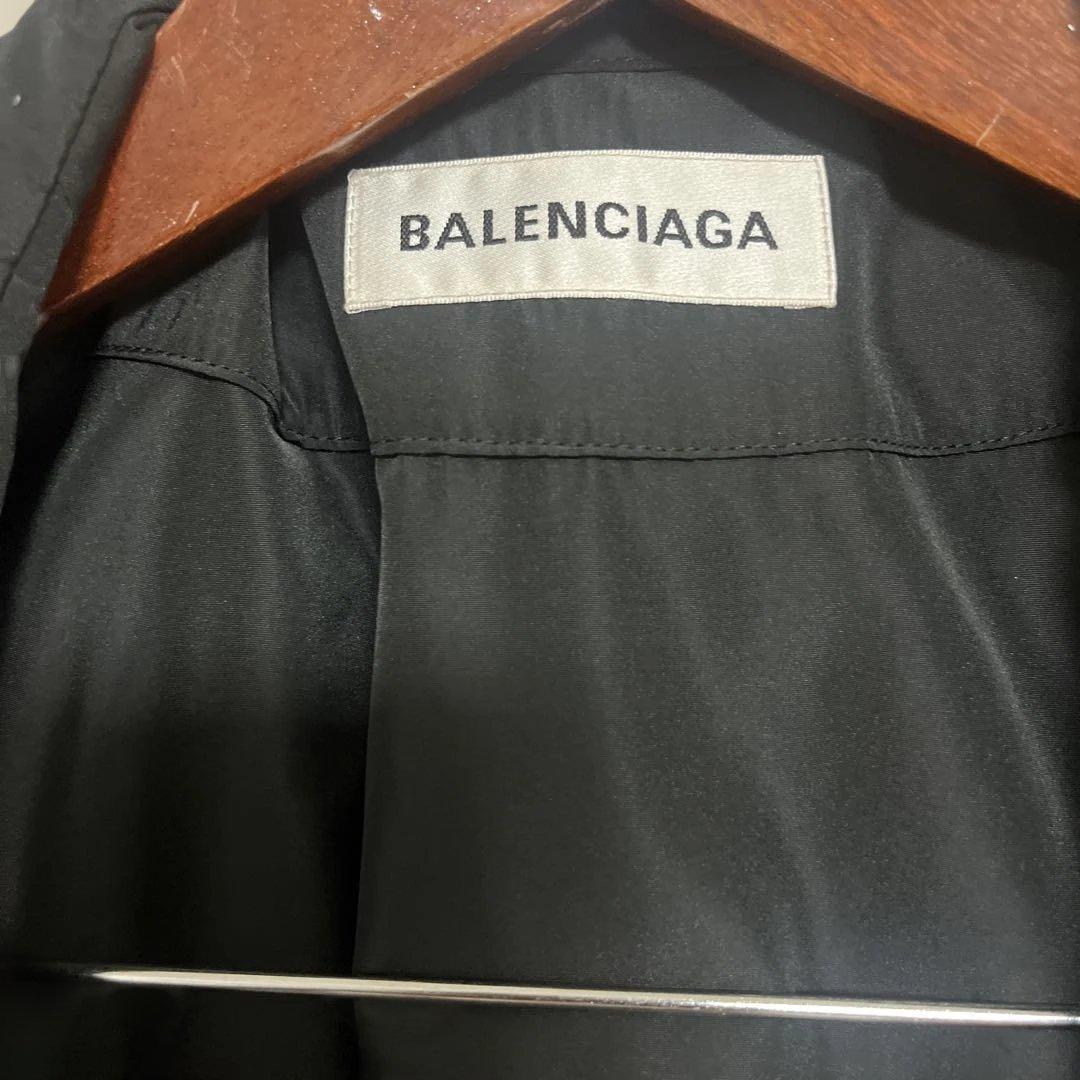 yuu ＊ 【美品】バレンシアガ　バックプリント ナイロンジャケット黒