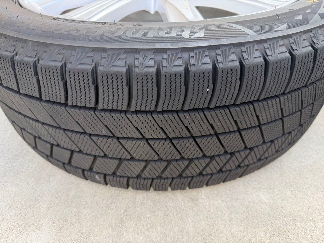 ヤリスクロス18インチ ブリザック VRX3 23年 スタッドレスセット4本