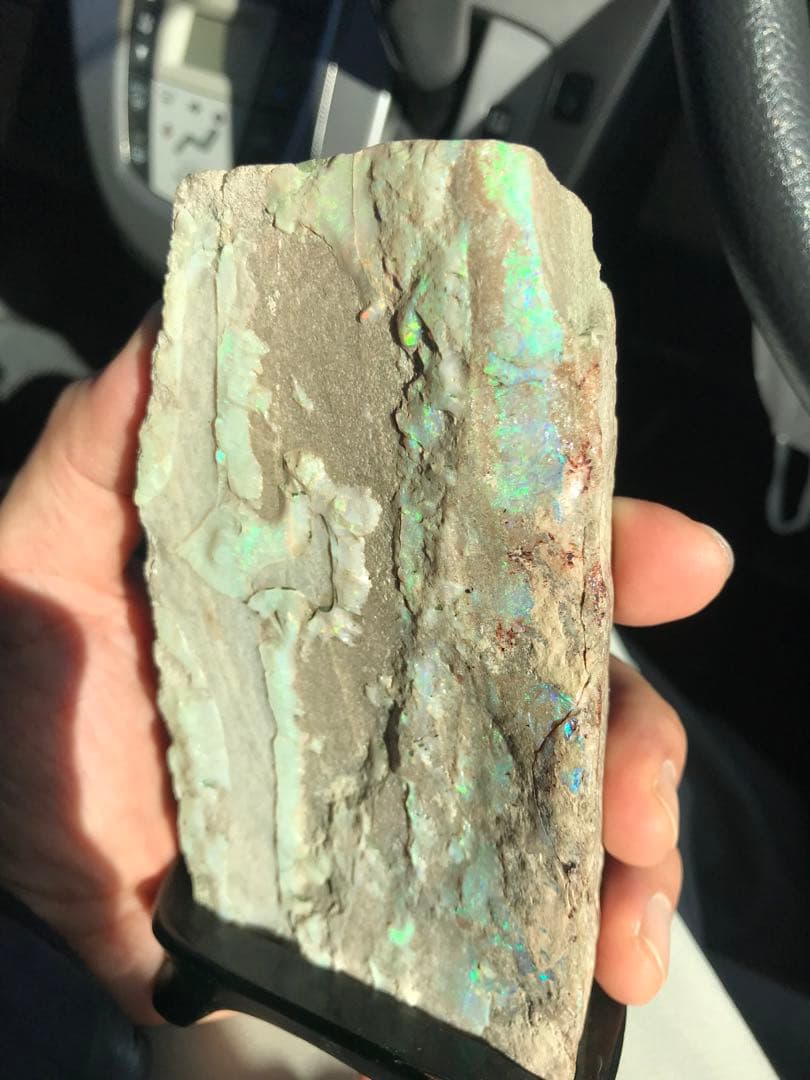 ボルダーオパール　原石　置物