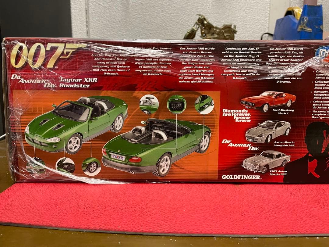 007ボンドカー　ジャガー　XKRロードスター