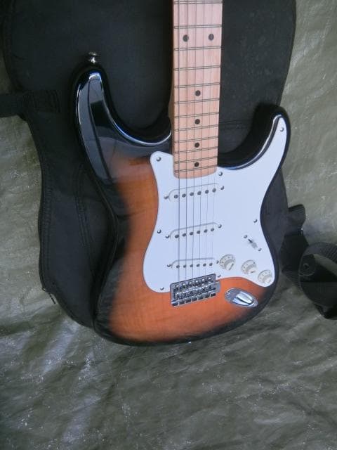 178：Squier Stratocaster ジャンク
