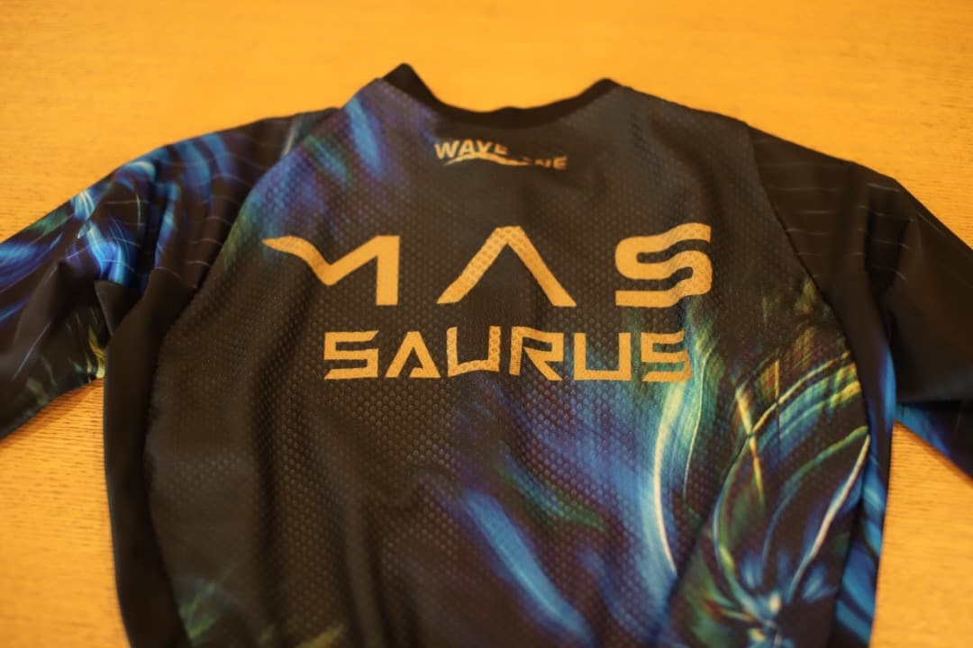 MAS X SAURUS WAVE ONE サイクルジャージ「マサ・高倉正善」