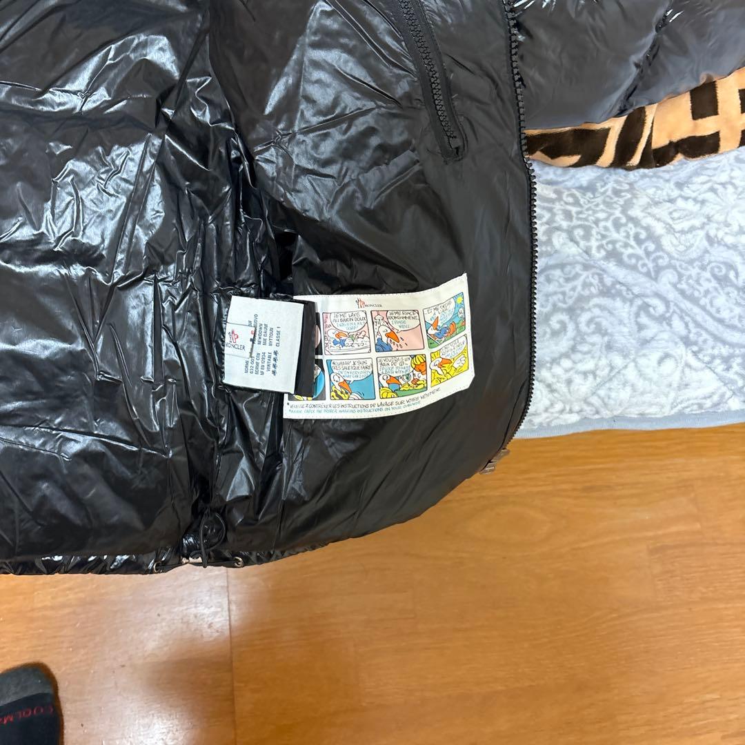 ブラック フード付きダウンジャケット