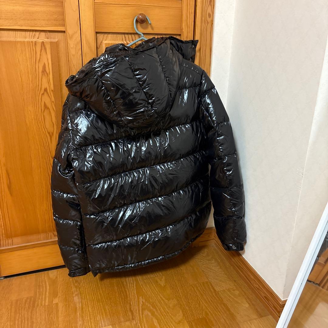 ブラック フード付きダウンジャケット