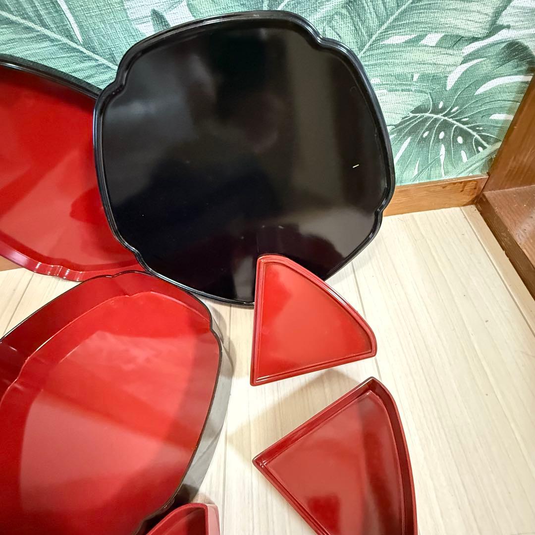 梅形松花堂＊枞草、黒い重箱 2段お節料理や弁当花見等花と蝶の装飾付きかなり古い