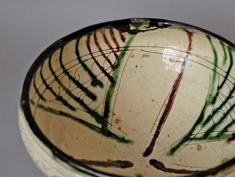 ☆☆☆イスラム陶☆二彩・線刻の花文の鉢