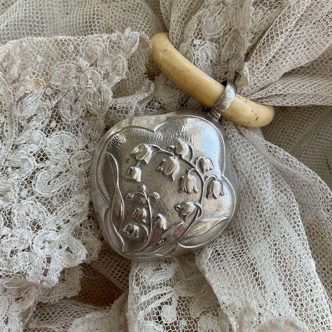 フランスアンティーク　シルバー　銀製　すずらん　ラトル　ガラガラ