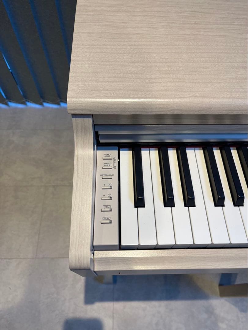デジタルピアノ 88鍵 ベージュ 椅子付き（2019年製）