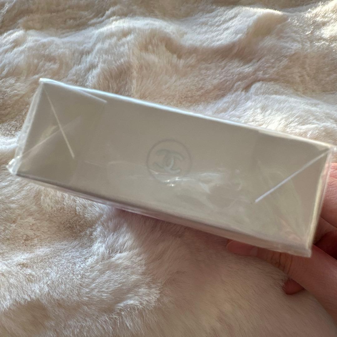 新品未開封　シャネル　クレーム　マン