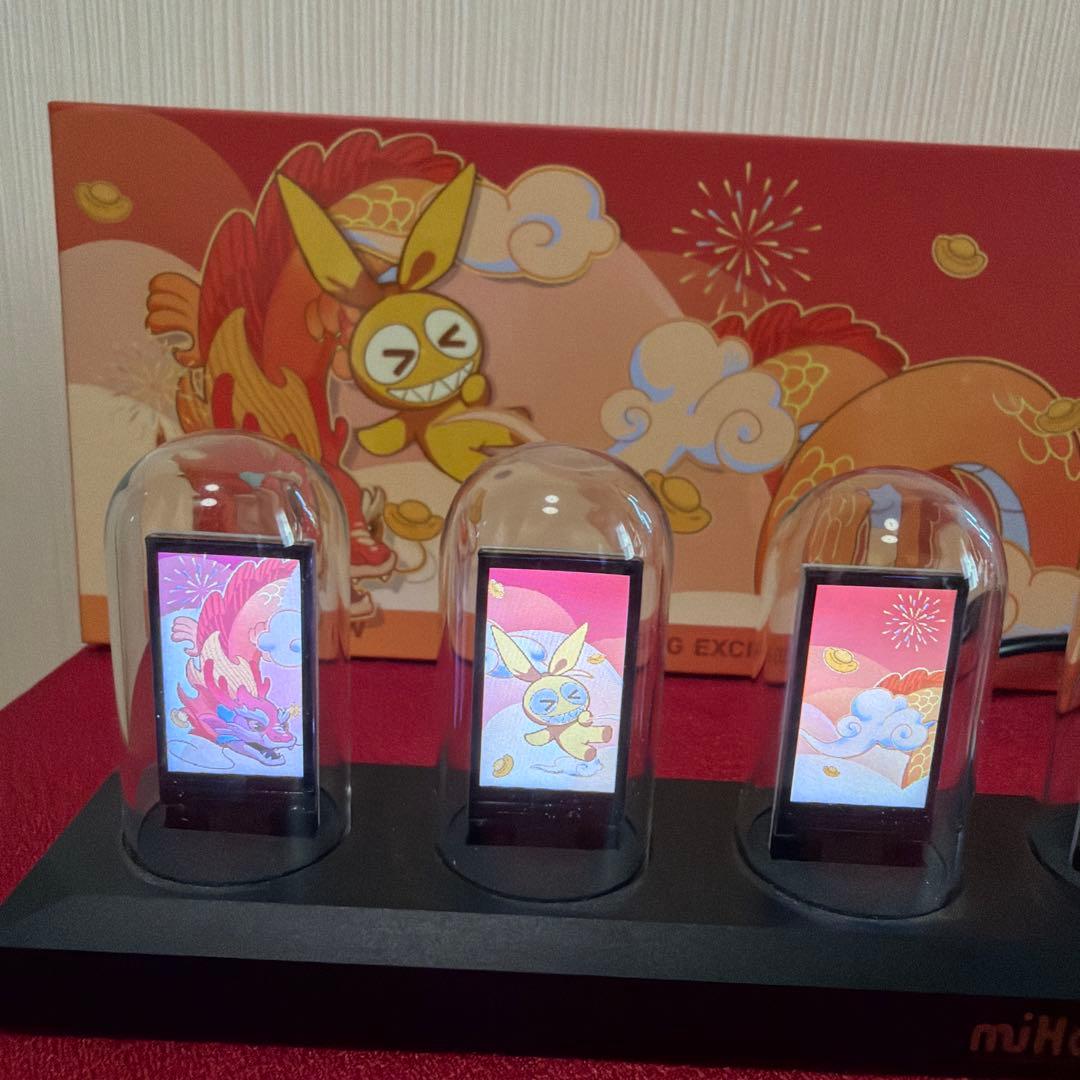 『原神』香菱（コラボ限定版に付属、デジタル表示管（ニキシー管）風の時計です。﻿