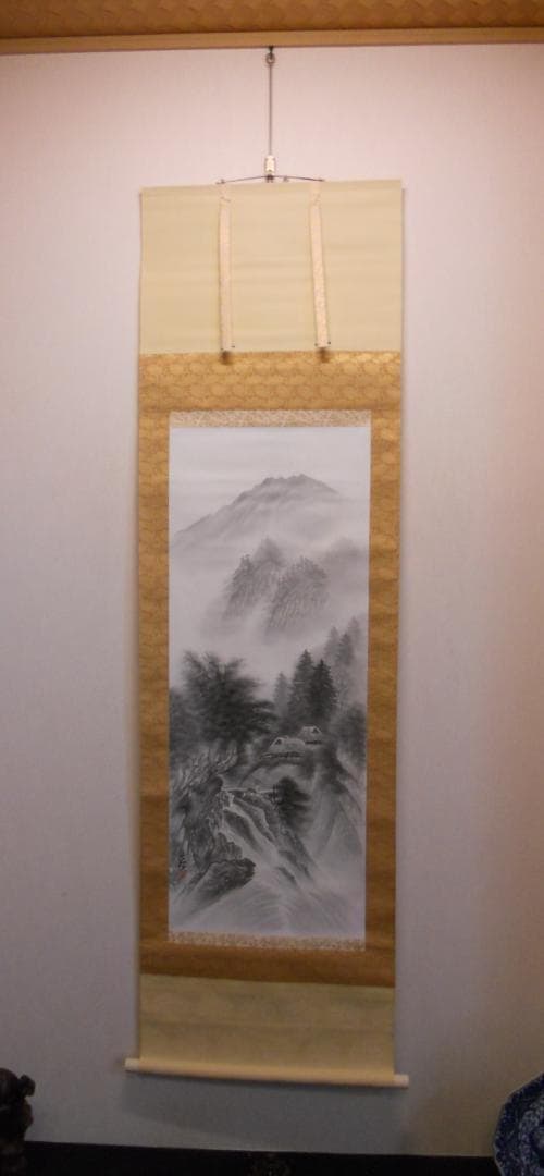 掛け軸 平光岳陽 水墨山水 絹本 希少 軸装 茶道具 掛軸 新品 未使用 です。