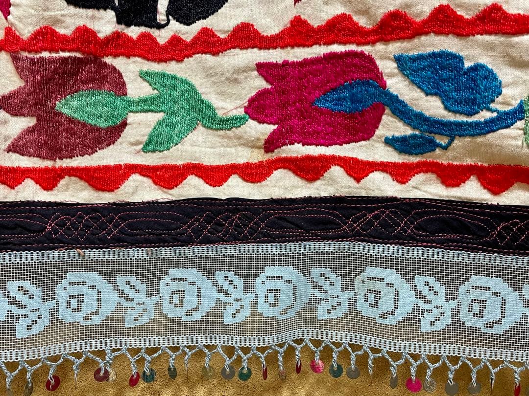 ウズベキスタン スザニ 刺繍 ビンテージ suzani 古布 壁掛け