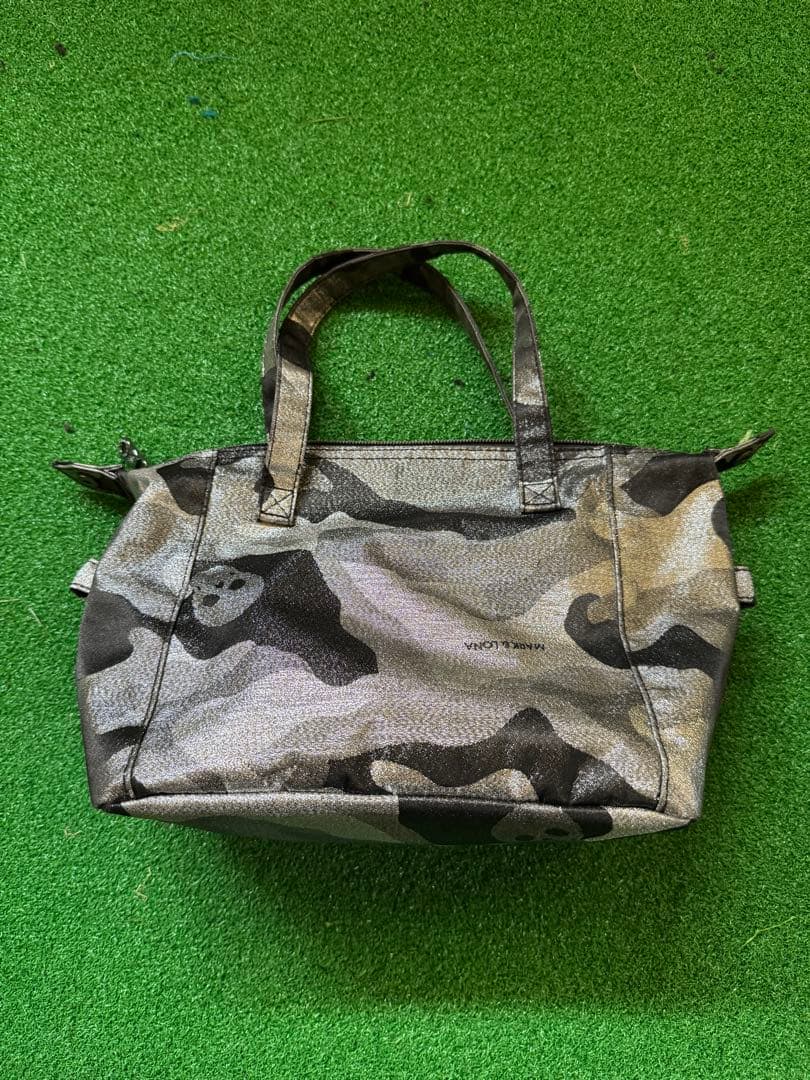 マークアンドロナ　迷彩柄の合成繊維製カートバッグ