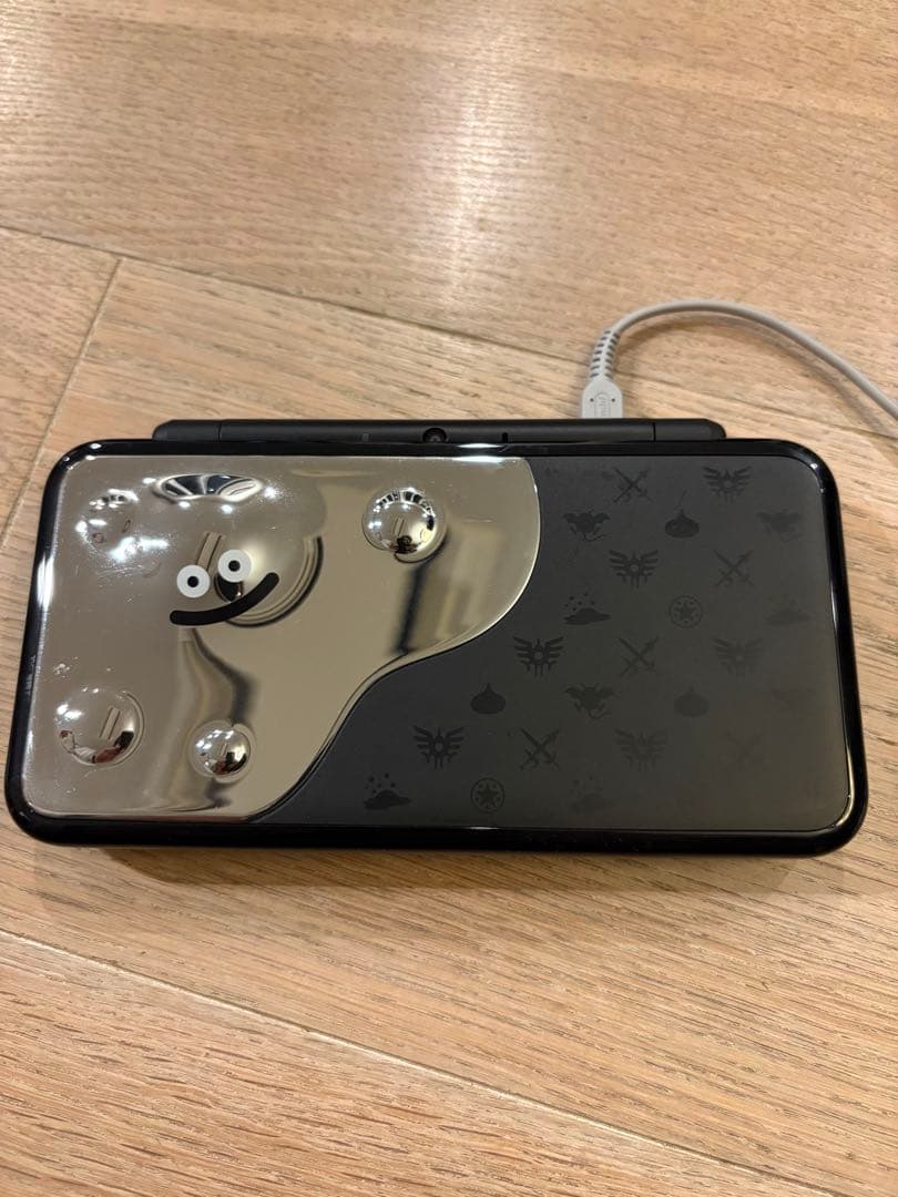 美品　ニンテンドー2DS ドラゴンクエスト　はぐれメタルエディション　ソフト付き