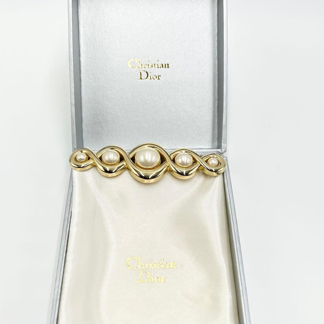 クリスチャンディオール　パールモチーフ　ブローチ　ゴールド