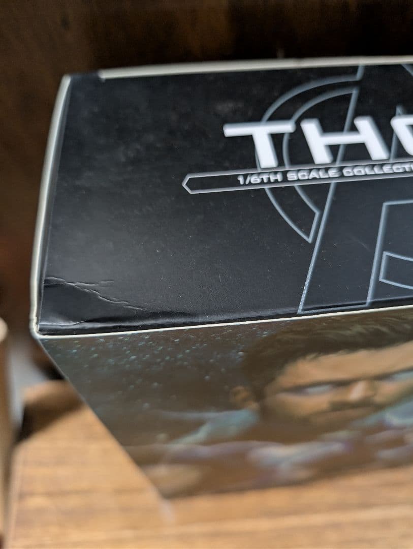 『アベンジャーズ／インフィニティ・ウォー』１／６　フィギュア　ソー ホットトイズ