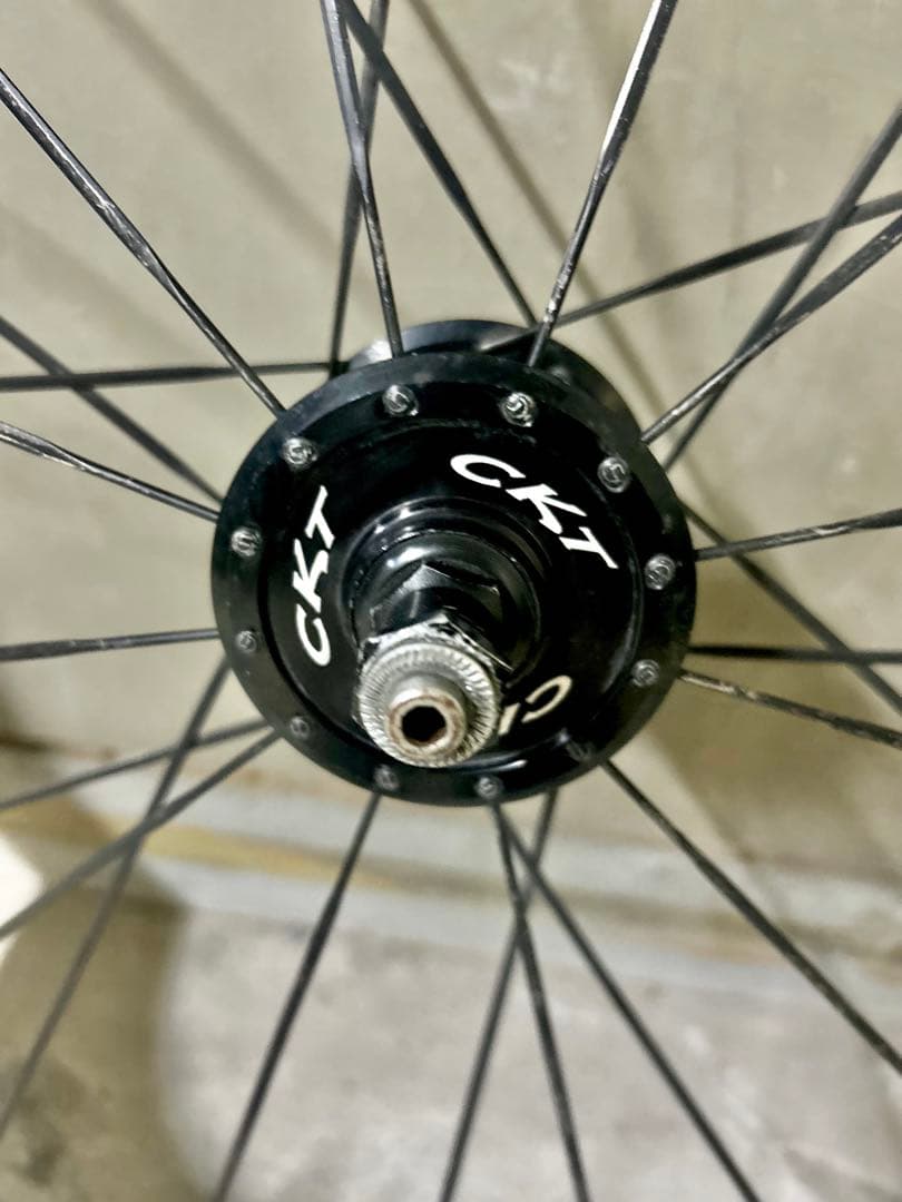 ◆台湾メーカー製の定価18万円程のカーボンホイール＆タイヤ後輪】重量1.07kg