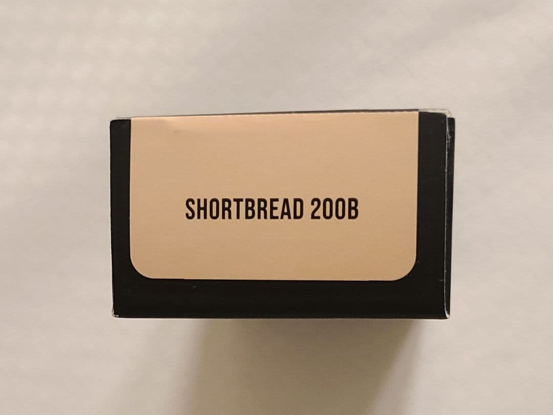 Huda Beauty リキッドファンデーション SHORTBREAD