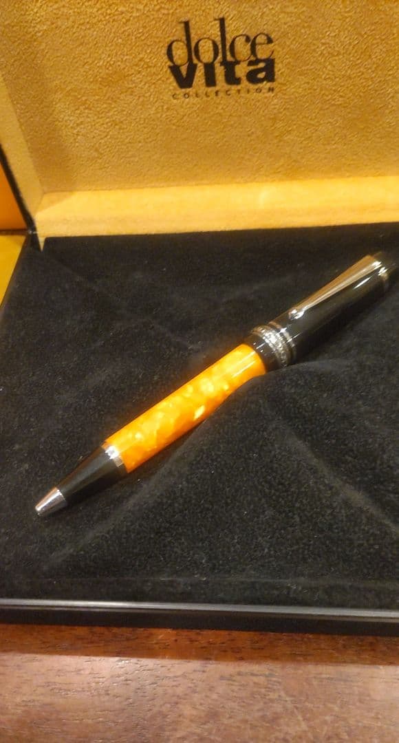 ★プール★　デルタドルチェビータミディアム ボールペン