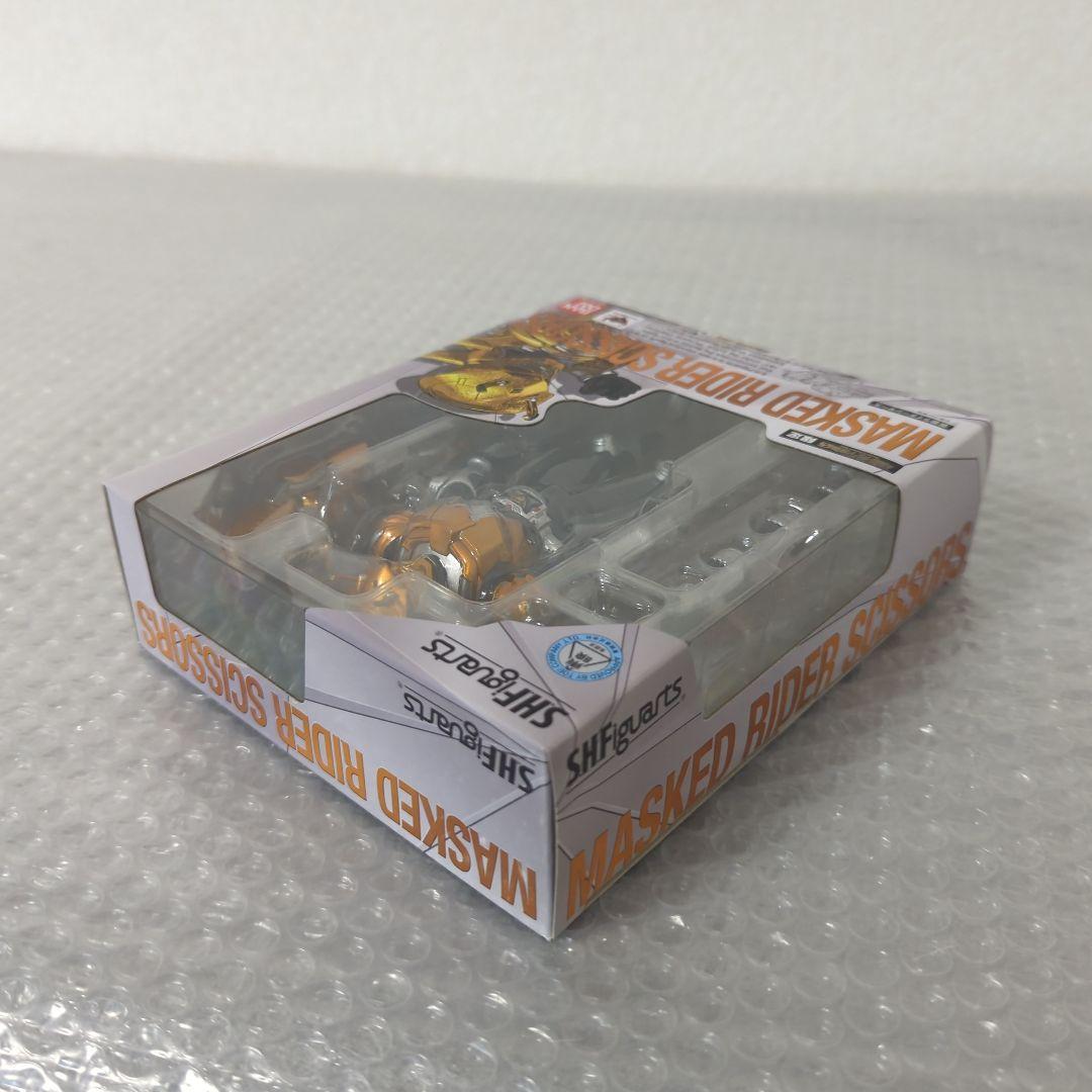 【希少・未開封品】S.H.フィギュアーツ 仮面ライダーシザース 龍騎 フィギュア