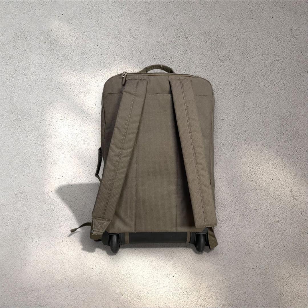 マンダリナダック 3WAYキャリーリュック 機内持ち込み PC収納 大容量