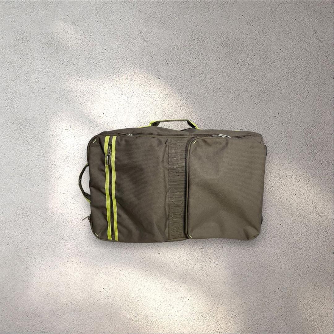 マンダリナダック 3WAYキャリーリュック 機内持ち込み PC収納 大容量