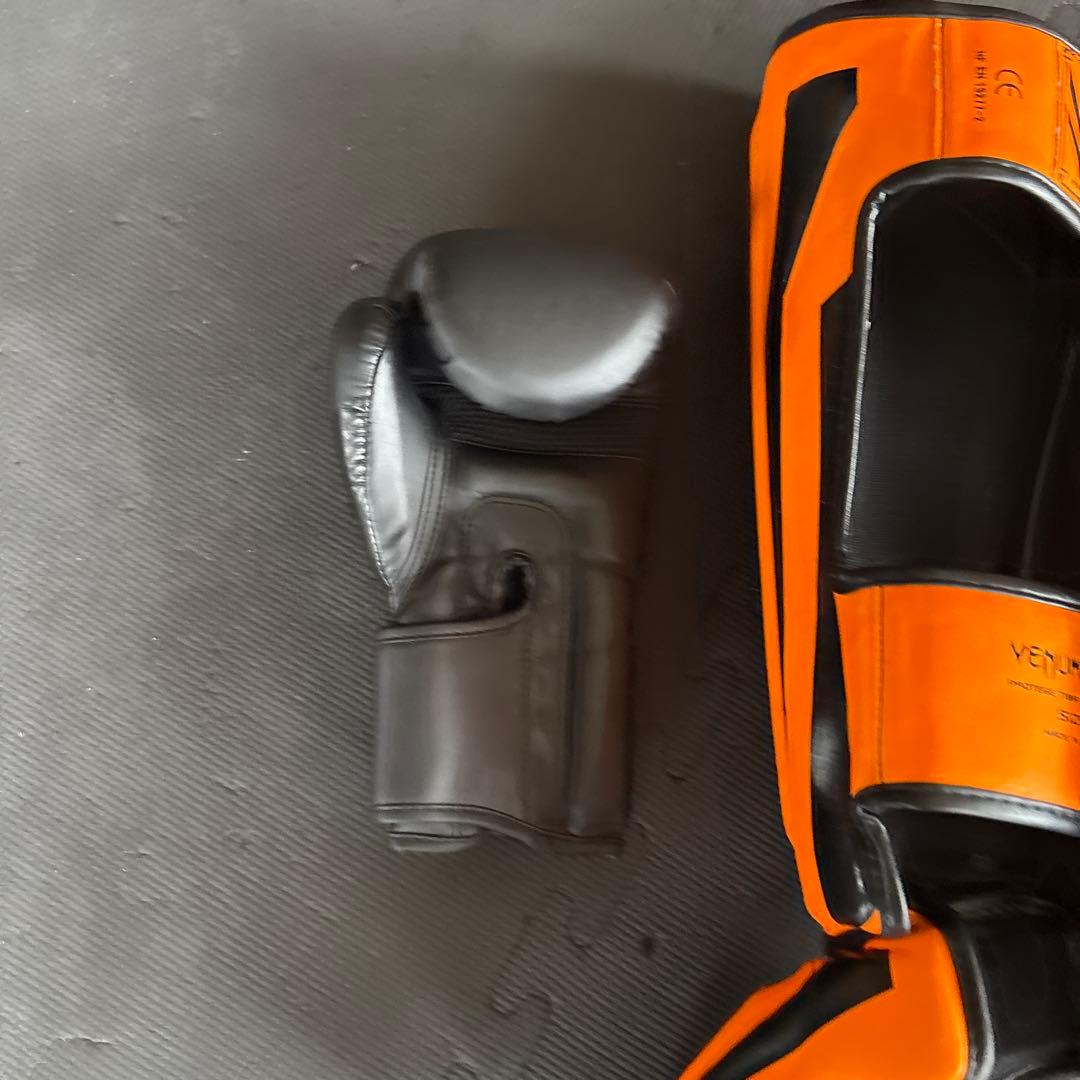 VENUM レガース　ボクシンググローブ 黒　セット