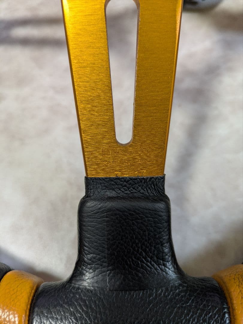 momo DRIFTING ステアリング 350mm