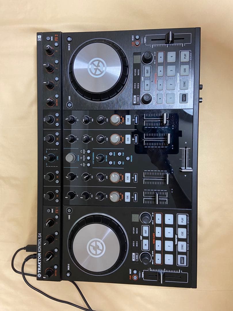 NI TRAKTOR KONTROL S4 DJコントローラー