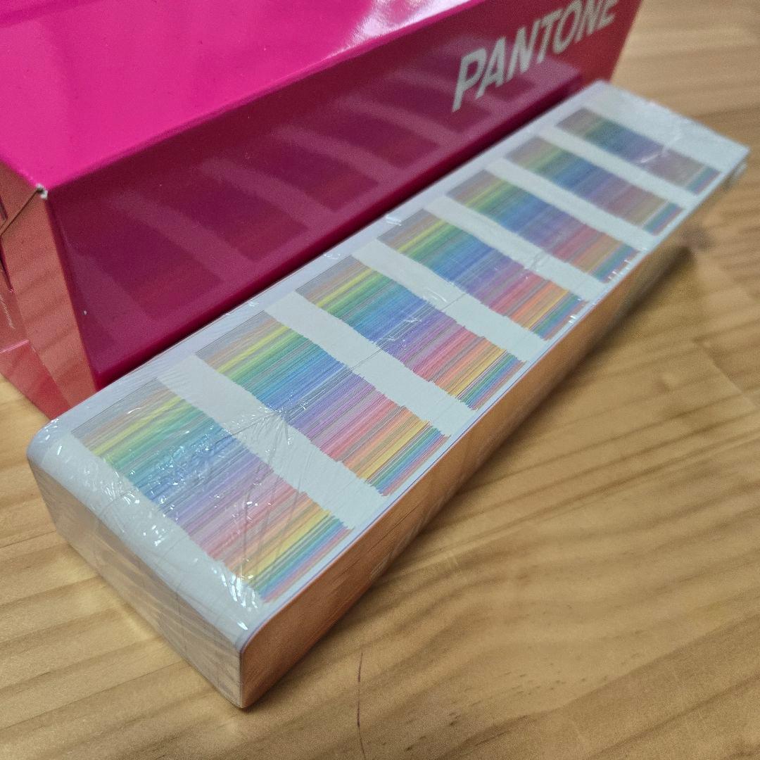 未開封PANTONE THE PLUS SERIESE FORMULAGUIDE