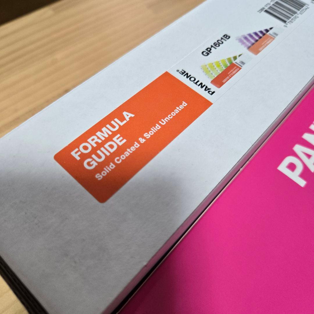未開封PANTONE THE PLUS SERIESE FORMULAGUIDE