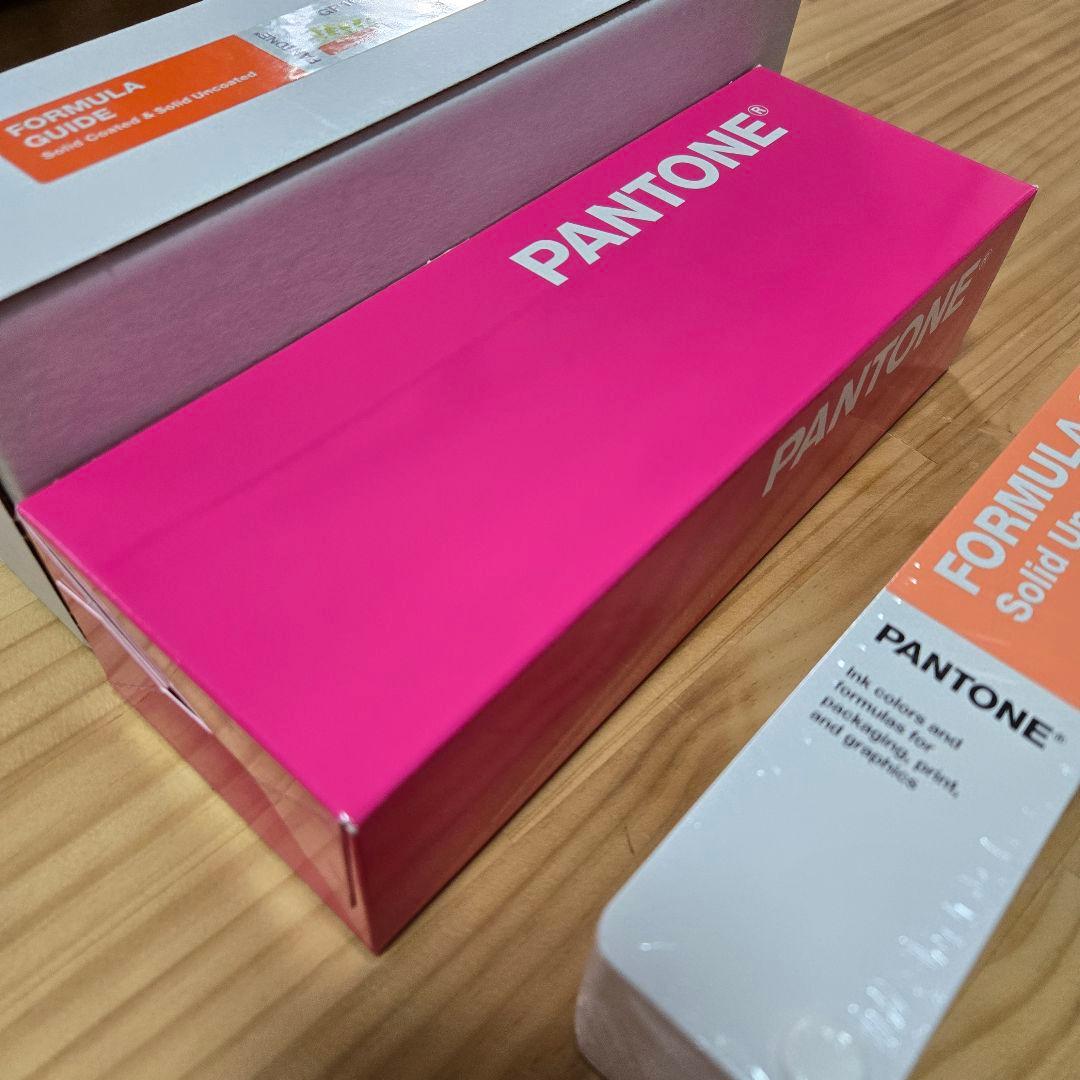 未開封PANTONE THE PLUS SERIESE FORMULAGUIDE