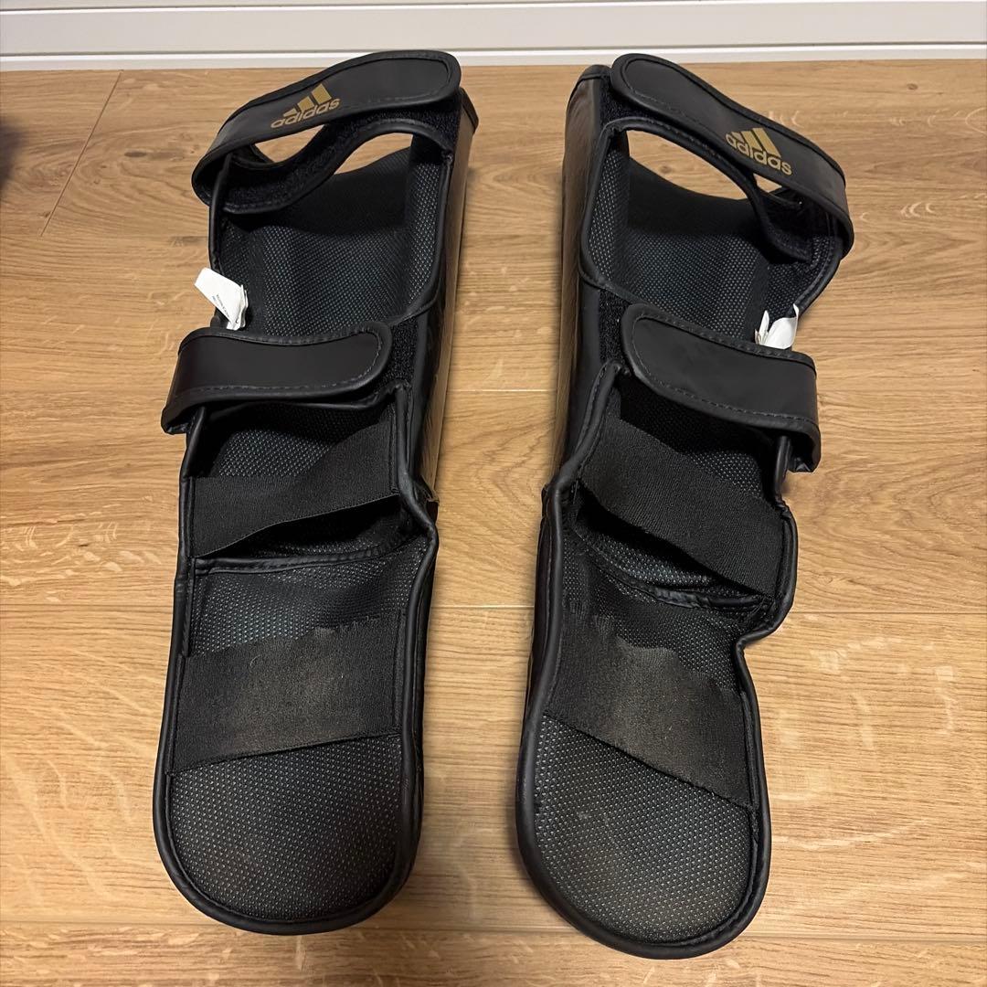 キックボクシング　防具一式　ヘッドギア　レガース　アディダス　膝当て