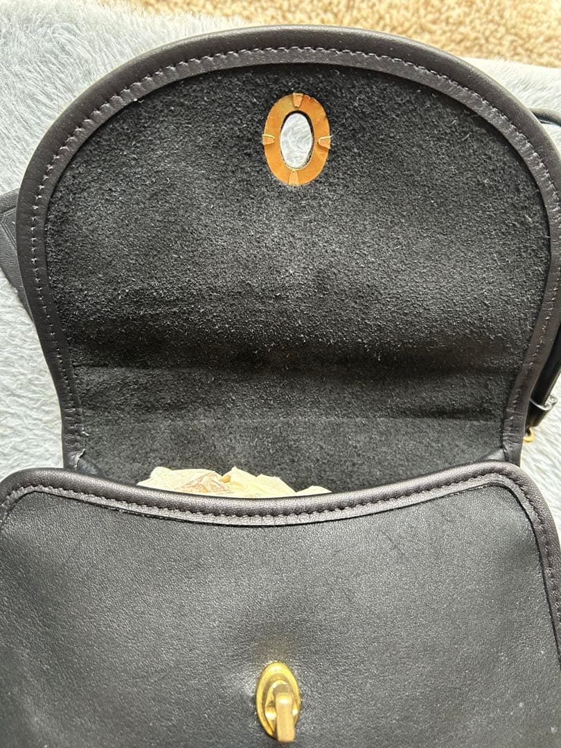 オールドCOACH正規品 黒のレザーフラップバッグ