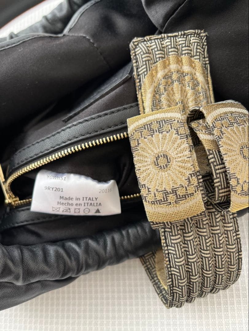 美品　ジョルジオアルマーニ　牛皮　GIORGIO ARMANI 定価30万