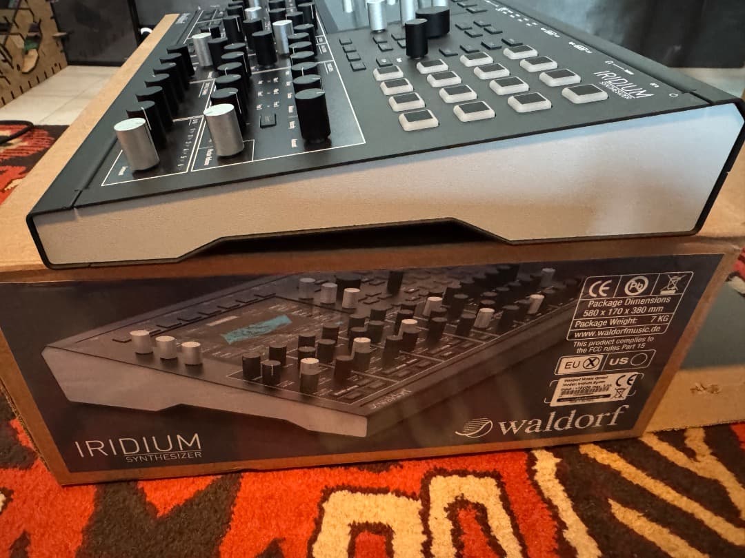 Waldorf Iridium シンセサイザー 本体