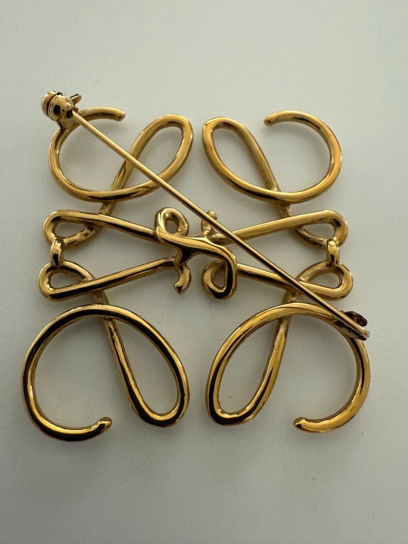 LOEWE アナグラム　メタルブローチ　ゴールド