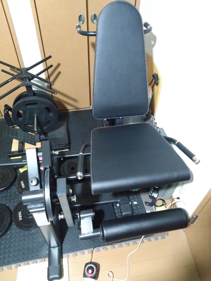 レッグエクステンション＆レッグカールマシン